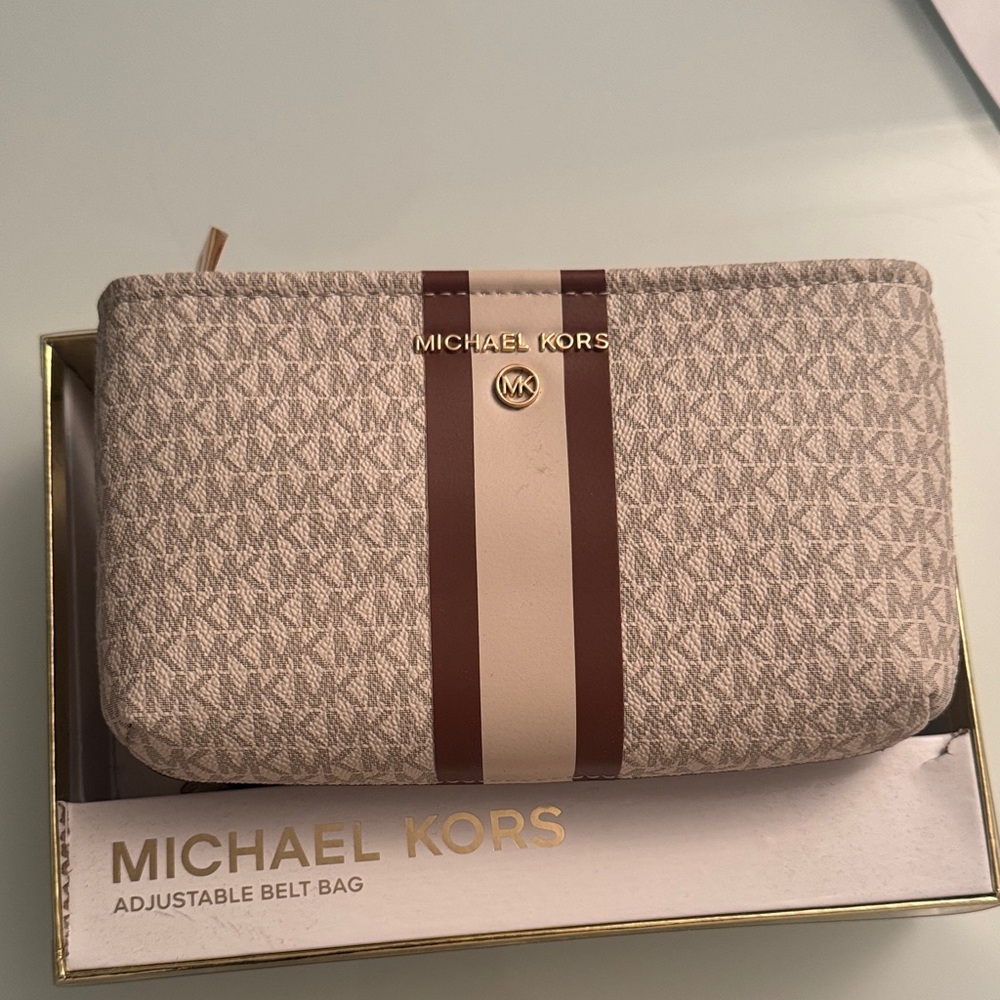 SALE‼️NWT Michael Kors Beige and Brown Logo Belt Bag